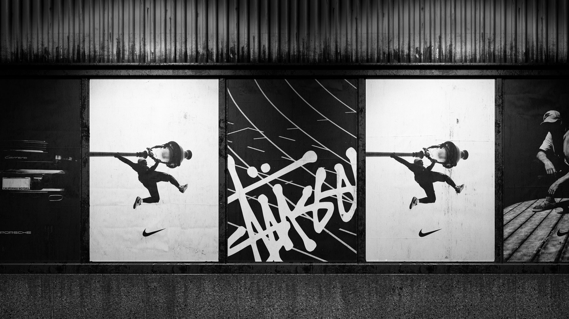 Extrait des affiches artistiques publicitaire dans la rue pour des marques streetwear.