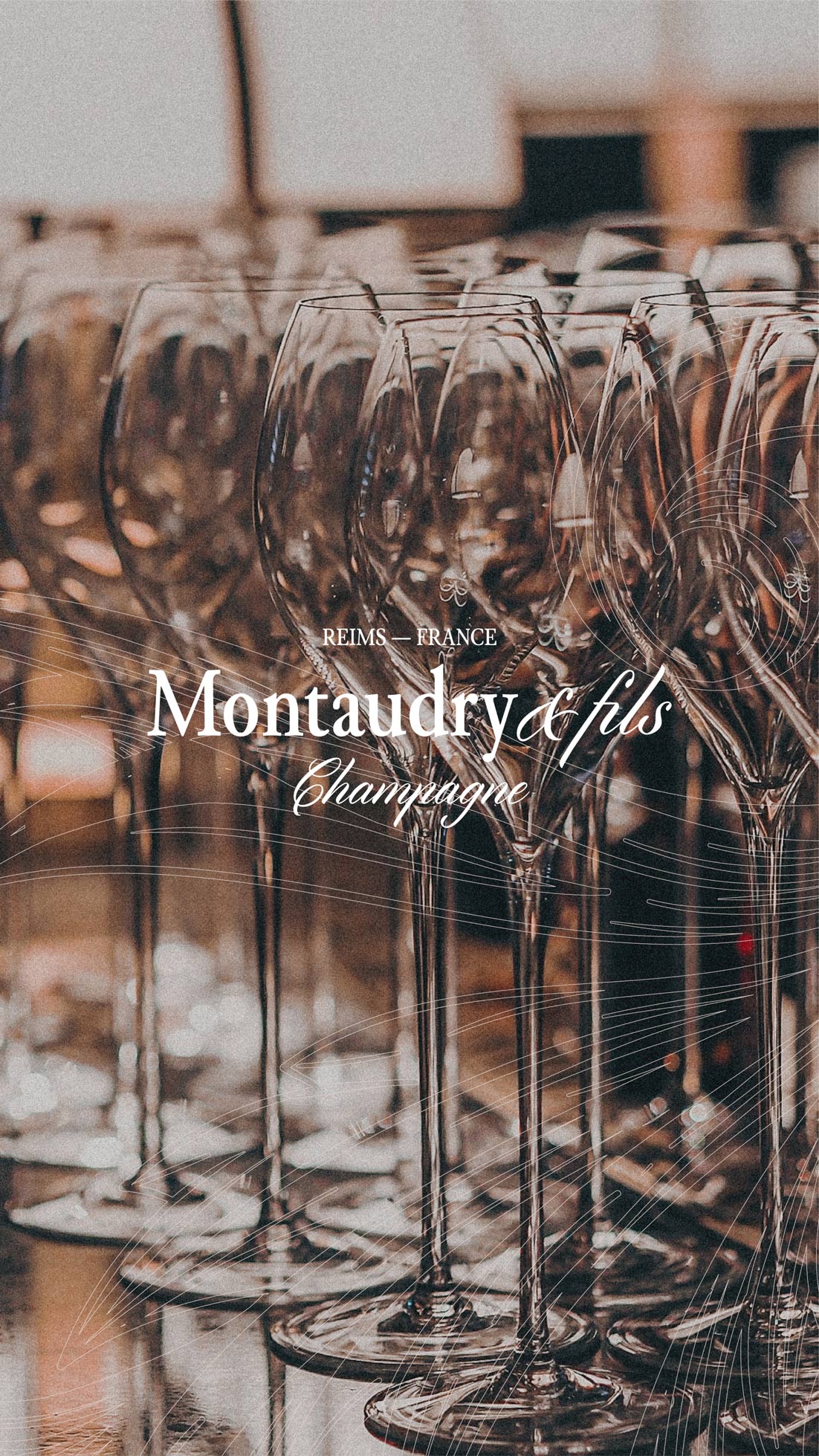 Photo avec des flutes de champagne et logo de Montaudry & Fils