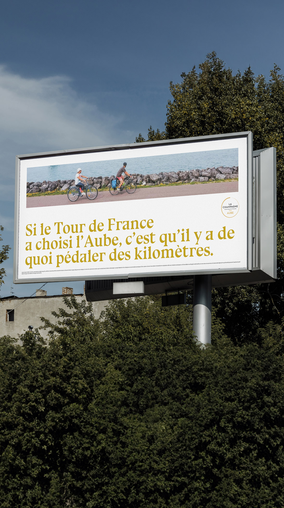Affiche Billboard longue, rue. Si le Tour de France a choisi l'Aube, c'est qu'il y a de quoi pédaler des kilomètres.