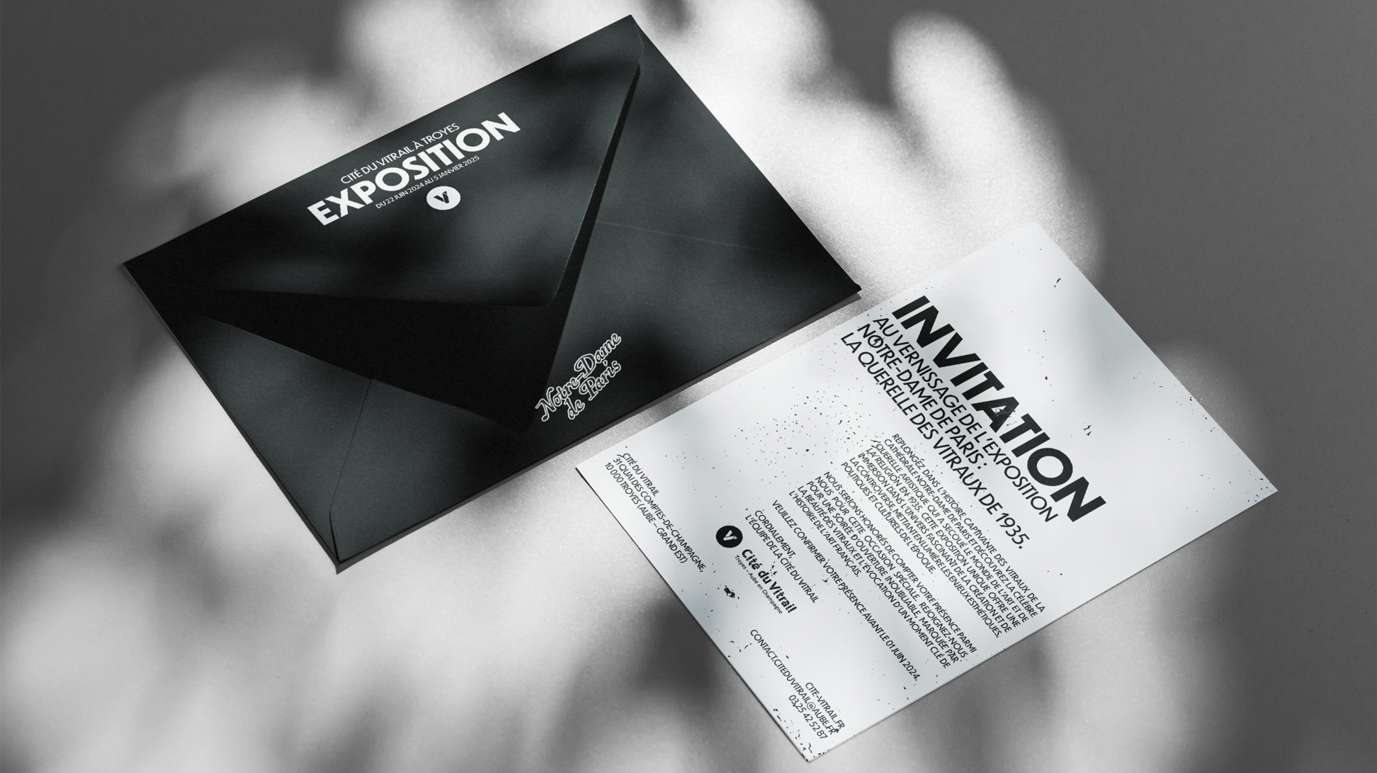 Invitation et enveloppe d'envoi
