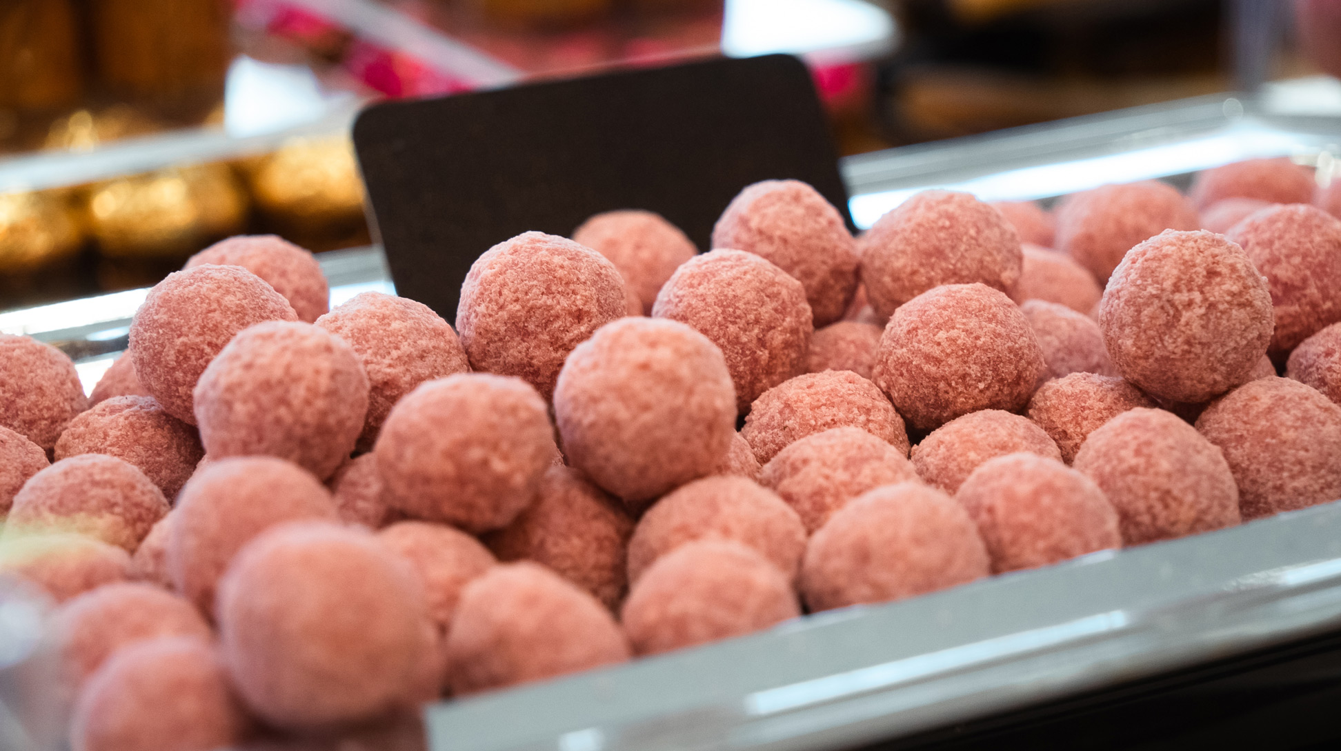 Perles roses en chocolat et biscuit rose de Reims - Le sourire de Reims