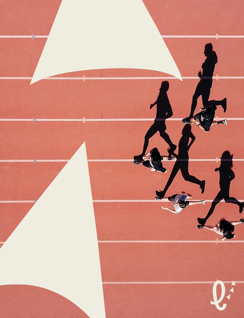 Photographie d'athlètes courant sur une piste d'athlétisme. En surcouche, les flèches reprises du logo.